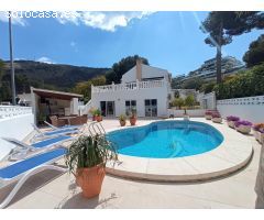 Villa de cuatro dormitorios, 3 baños, piscina y parking con 1.000 de parcela en Albir