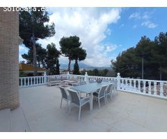 Villa de cuatro dormitorios, 3 baños, piscina y parking con 1.000 de parcela en Albir