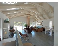 Villa de cuatro dormitorios, 3 baños, piscina y parking con 1.000 de parcela en Albir