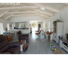 Villa de cuatro dormitorios, 3 baños, piscina y parking con 1.000 de parcela en Albir