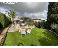 * Chalet de 2 habitaciones (posible 3), reformado, con parking en La Nucía *
