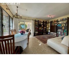 * Chalet de 2 habitaciones (posible 3), reformado, con parking en La Nucía *