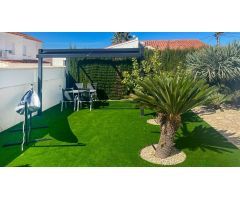 Chalet reformado de 4 dormitorios en una planta, piscina, 500m2 de parcela, en el centro del Albir