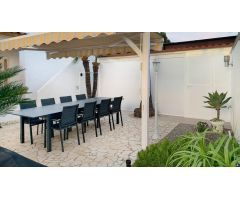 Chalet reformado de 4 dormitorios en una planta, piscina, 500m2 de parcela, en el centro del Albir