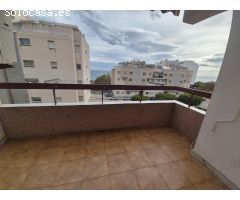 * PISO DE ESQUINA EN PLENO CENTRO, VISTAS AL MAR Y 400M DE LA PLAYA *