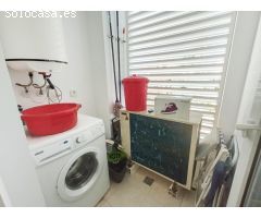 Apartamento de esquina de 2 dormitorios y 2 baños, plaza de garaje y piscina cubierta en Albir