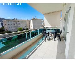 Apartamento de esquina de 2 dormitorios y 2 baños, plaza de garaje y piscina cubierta en Albir