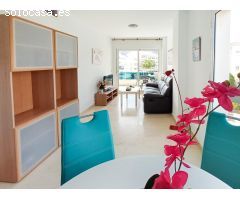 Apartamento de esquina de 2 dormitorios y 2 baños, plaza de garaje y piscina cubierta en Albir
