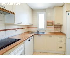 Apartamento de esquina de 2 dormitorios y 2 baños, plaza de garaje y piscina cubierta en Albir