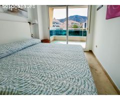 Apartamento de esquina de 2 dormitorios y 2 baños, plaza de garaje y piscina cubierta en Albir