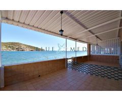 CASA EN PRIMERA LÍNEA