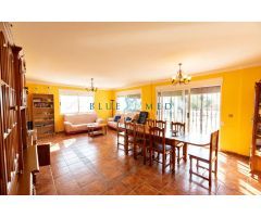 CHALET CON IMPRESIONANTES VISTAS Y CON PARCELA