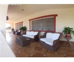 CHALET CON PISCINA Y CANCHA DE TENNIS