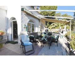 casa de campo con piscina y zona deportivo comunitario