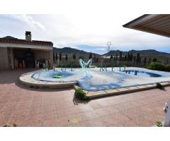 FINCA CON CASA GRANDE, PARCELA Y ARBOLES FRUTALES