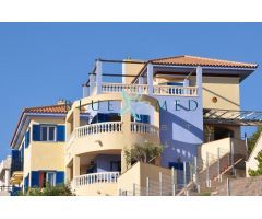 Oportunidad: comprar una enorme villa o un hotel en funcionamiento