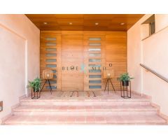 VILLA DE LUJO EN  POZO ESTRECHO CON JARDÍN Y PISCINA