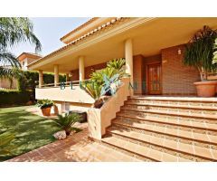 IMPRESIONANTE CHALET CON VISTAS AL MAR Y PISCINA EN BOLNUEVO