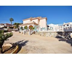 CHALET CON VISTAS AL MAR Y GRAN PARCELA EN BOLNUEVO