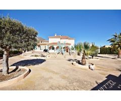 CHALET CON VISTAS AL MAR Y GRAN PARCELA EN BOLNUEVO