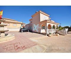 CHALET CON VISTAS AL MAR Y GRAN PARCELA EN BOLNUEVO