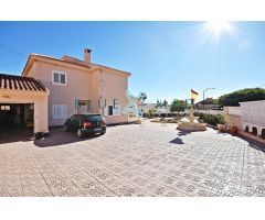 CHALET CON VISTAS AL MAR Y GRAN PARCELA EN BOLNUEVO