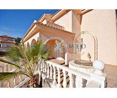 CHALET CON VISTAS AL MAR Y GRAN PARCELA EN BOLNUEVO