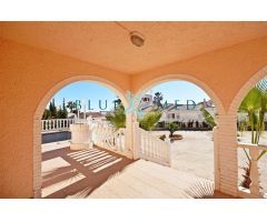 CHALET CON VISTAS AL MAR Y GRAN PARCELA EN BOLNUEVO