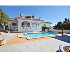 IMPRESIONANTE CHALET CON PARCELA Y VISTAS EN BOLNUEVO