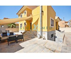 FANTÁSTICO CHALET CON PISCINA EN LA CUMBRE