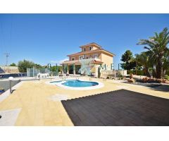 IMPRESIONANTE CHALET A LA VENTA EN TOTANA