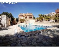 PRECIOSA VILLA DE 3 DORMITORIOS Y 4 BAÑOS CAMPOSOL A