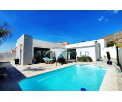 CHALET DE 3 DORMITORIOS Y 2 BAÑOS CON PISCINA EN FORTUNA, MURCIA