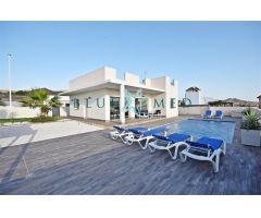 IMPRESIONANTE CHALET CON PISCINA Y SOLÁRIUM EN COUNTRY CLUB