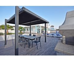 IMPRESIONANTE CHALET CON PISCINA Y SOLÁRIUM EN COUNTRY CLUB