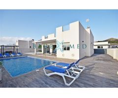IMPRESIONANTE CHALET CON PISCINA Y SOLÁRIUM EN COUNTRY CLUB