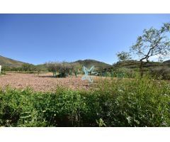 Parcela con agua en zona de belleza natural