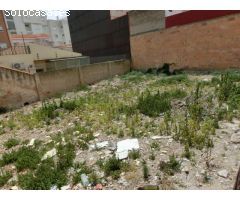 Solar de 110 m2., muy bien úbicado. Para construir cuatro alturas mas sota cuberta.