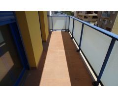 Apartamento de 65 m2 con 2 dormitorios, terraza y parking