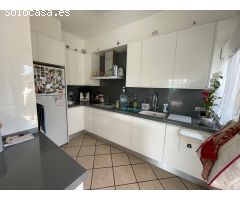 CHALET EN PLANTA BAJA CON JARDIN. A 200 M DEL MAR
