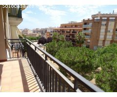 Piso de 78 m2, consta de 3 dormitorios. Parking y trastero. Vistas al parque