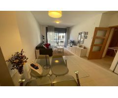 APARTAMENTO SEMINUEVO CON PISCINA Y PARKING