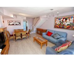 CHALET ADOSADO EN PRIMERISIMA LINEA DE MAR