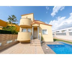 IMPRESIONANTE CASA ESQUINERA EN VILAFORTUNY