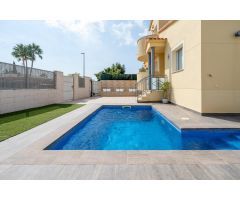 IMPRESIONANTE CASA ESQUINERA EN VILAFORTUNY