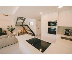 SE VENDE PRECIOSA CASA CON VISTAS AL MAR EN FINESTRAT