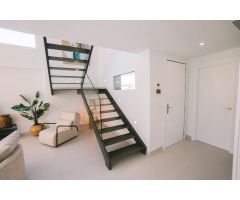 SE VENDE PRECIOSA CASA CON VISTAS AL MAR EN FINESTRAT