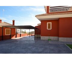 SE VENDE UNA GRAN CASA EN BALCON DE FINESTRAT CON VISTAS AL MAR Y MONTAÑA