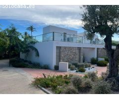 SE VENDE VILLADE LUJO EN 1 LINEA PLAYA PARAISO