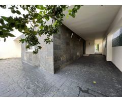 Se vende una casa en Albir 